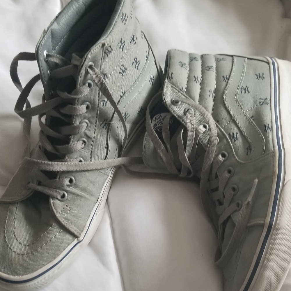 NY Yankees Vans Excellent Condition 8.5 Mens